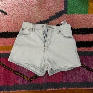 Levi’s High Waisted light wash Denim Jean Shorts Wide leg 26